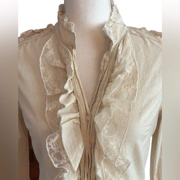 Miss Bison ruffled front ecru top - Picture 2 of 5